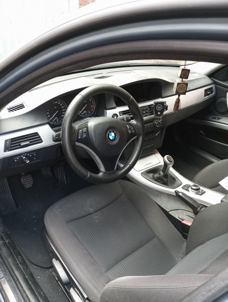 BMW 320 2009 — photo 6