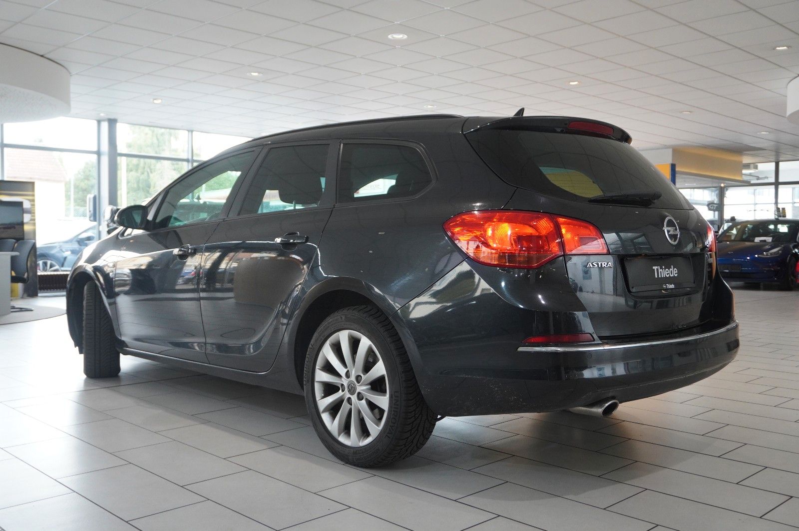 Fahrzeugabbildung Opel Astra J ST  2.0D ACTIVE SPORT/NEBEL/PDC/TEMP.