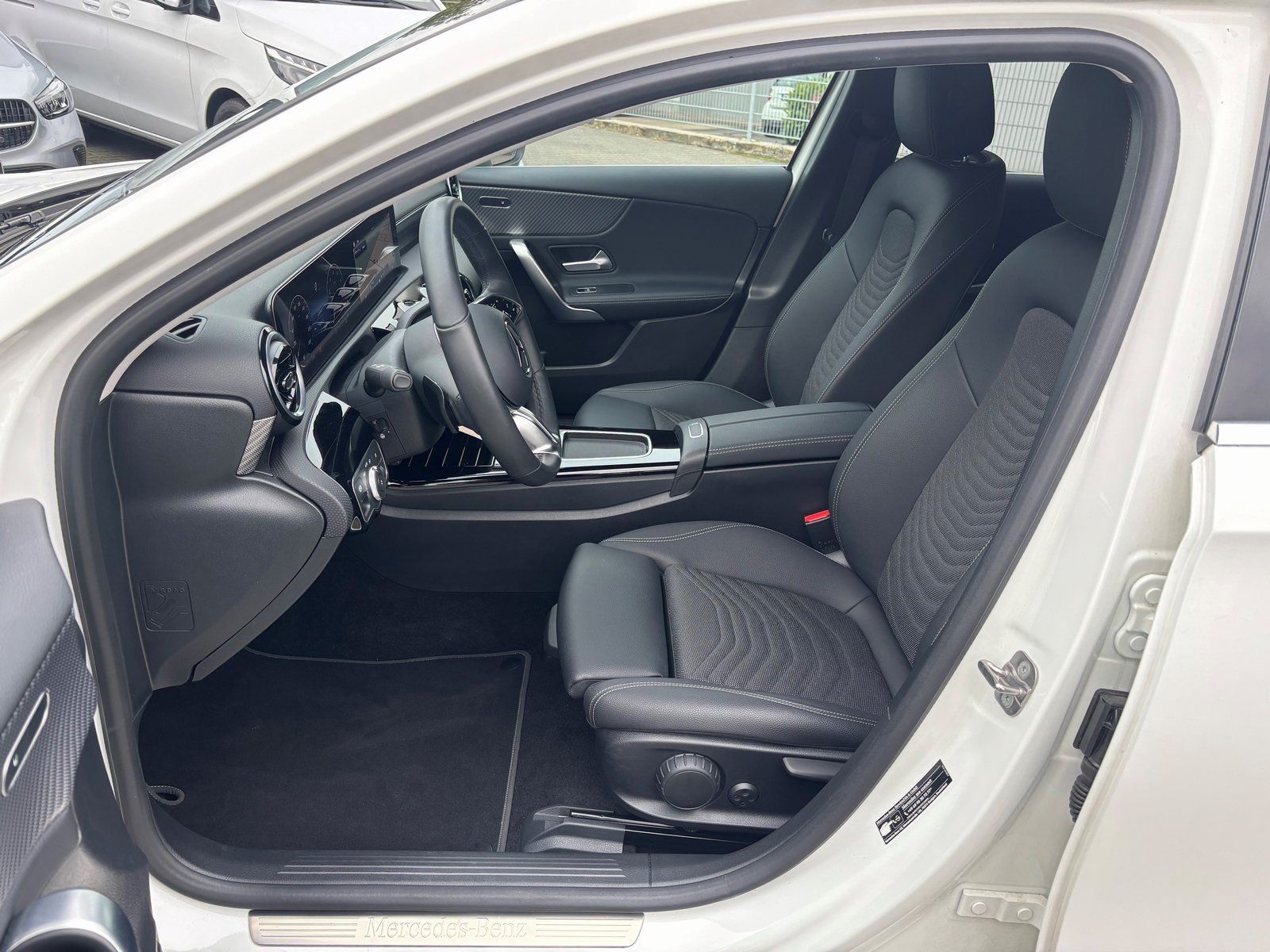 Fahrzeugabbildung Mercedes-Benz A 180 PROGRESSIVE*LED*KAMERA*SPURHALTE*