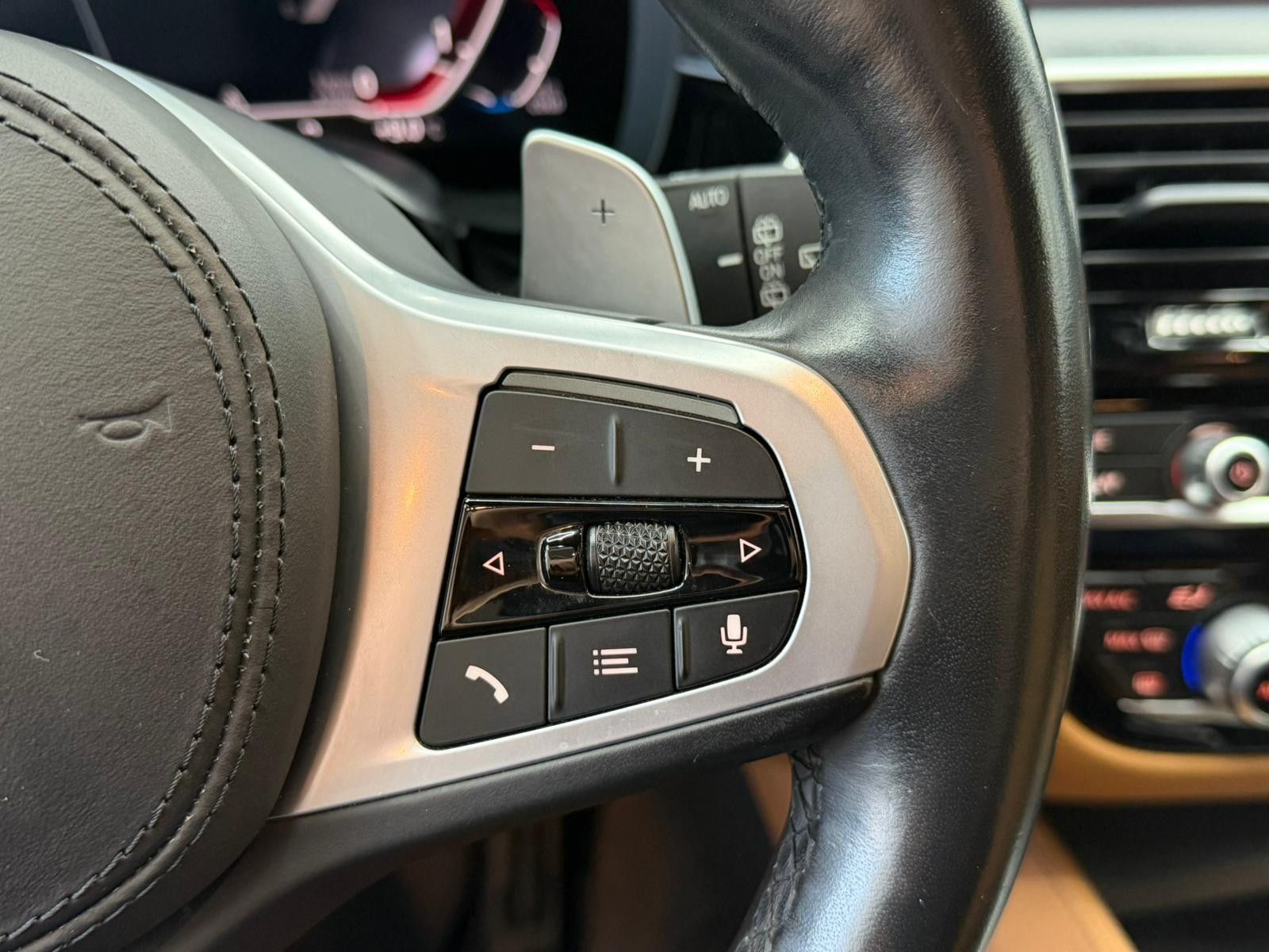 Fahrzeugabbildung BMW 530d M-SPORT/FACELIFT/LASER/ASSIST/STHZG/AHK