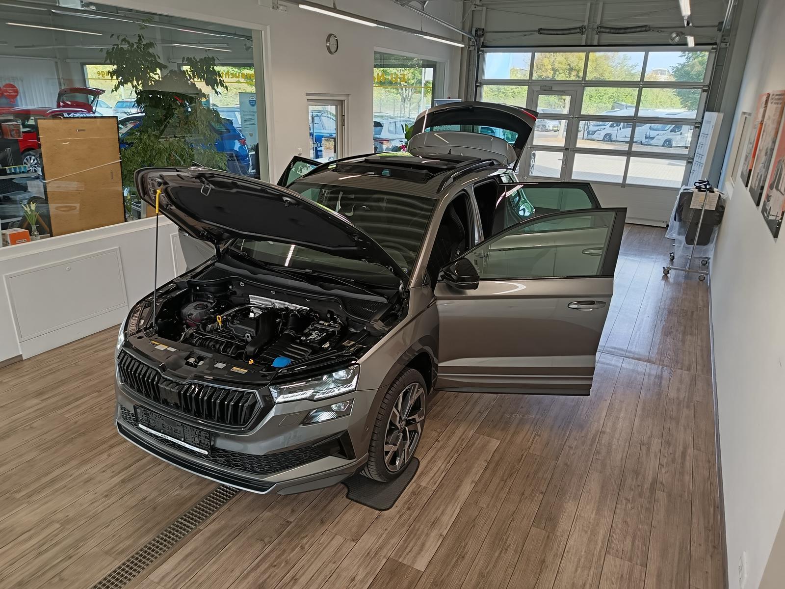 Skoda Karoq Sportline 1,5 TSI DSG*AHK*PSD*STD.HZG*NAVI