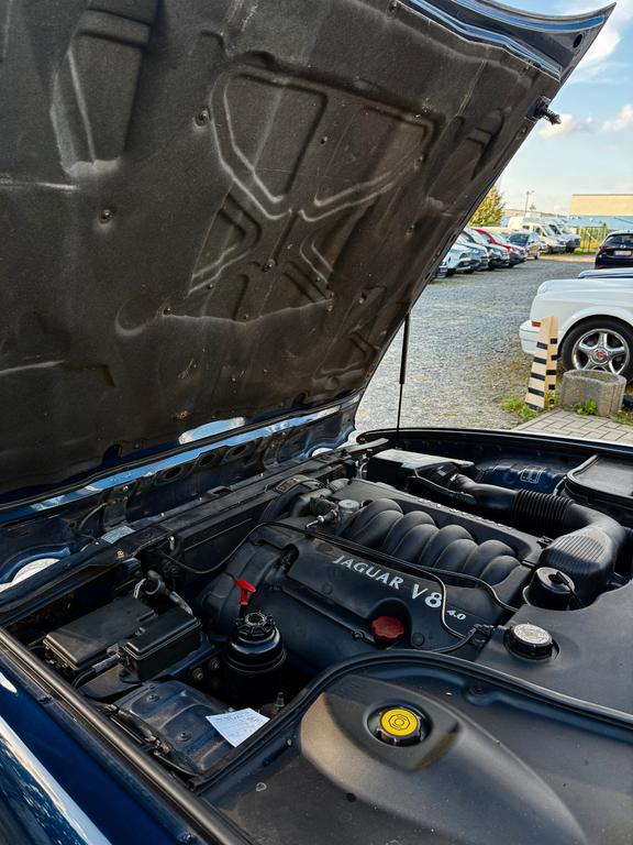 Jaguar XJ8