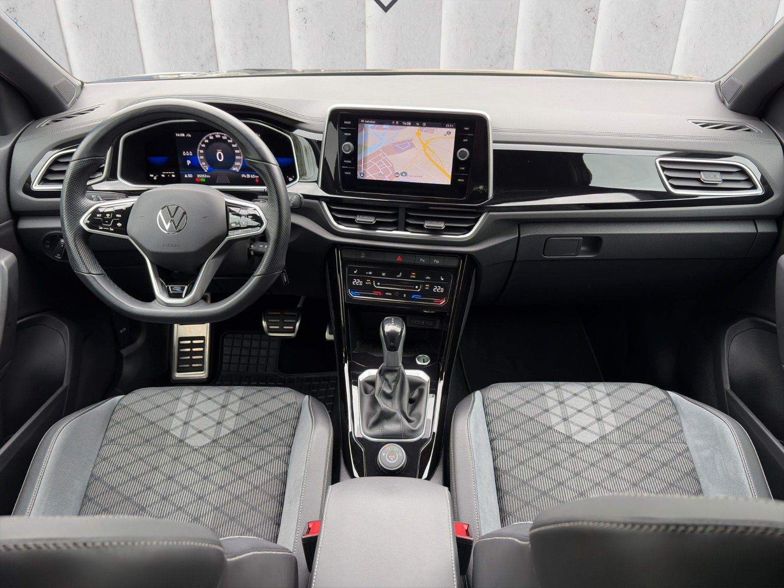 Fahrzeugabbildung Volkswagen T-Roc R-Line 4M*DSG*SHZ*LED*NAVI***