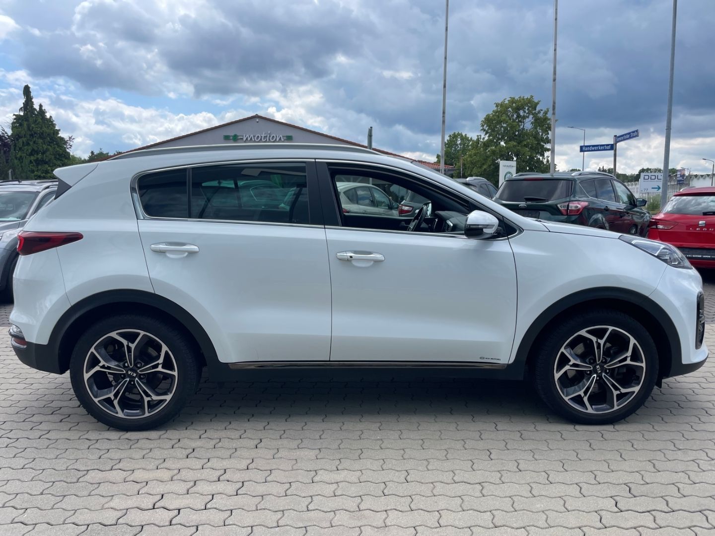 Fahrzeugabbildung Kia Sportage GT Line LED Schiebedach Kamera Volllede