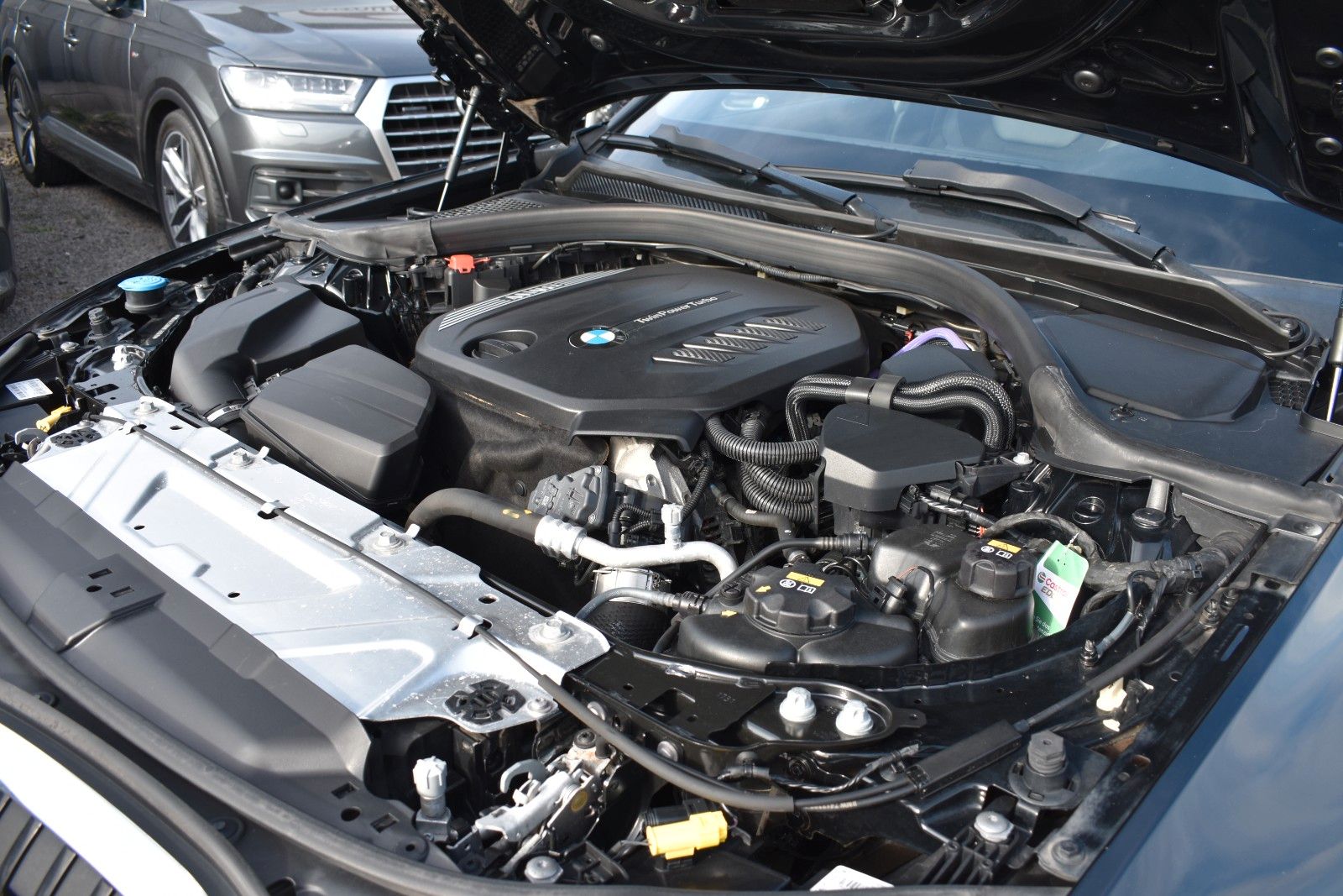 Fahrzeugabbildung BMW 318d Touring SPORT-L/M-SPORT/SHADOW/LED/DAB/PDC