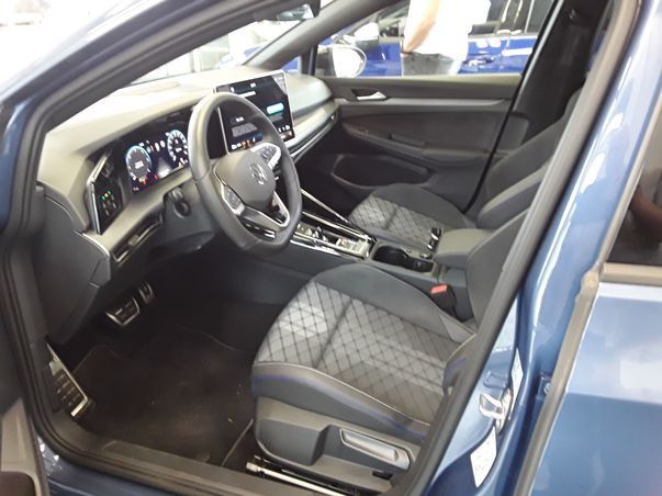 Golf VIII Variant 2.0 TDI DSG R-LINE IQLIGHT+AHK