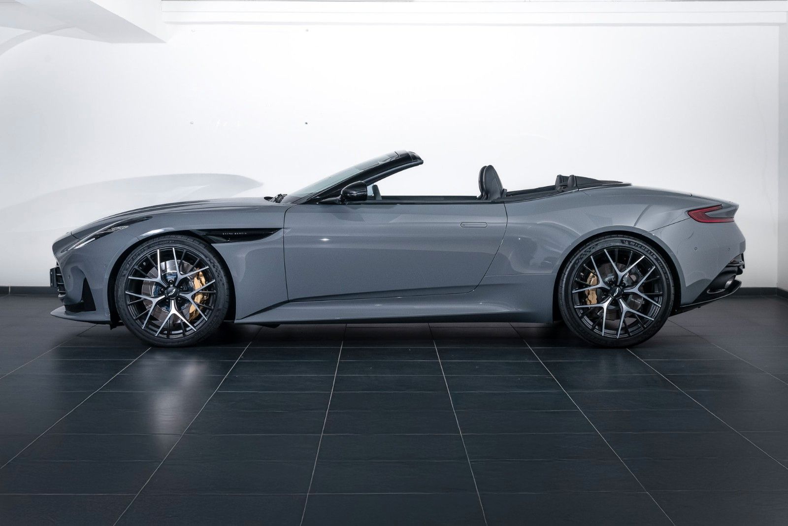 Aston Martin DB12 4.0 V8 Volante imagem 2