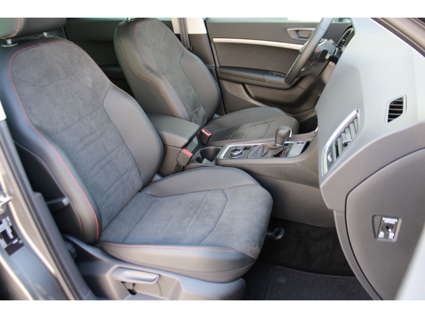 Fahrzeugabbildung SEAT Ateca 1.5 TSi FR ACC LED PDC RFK el. AHK Navi DA