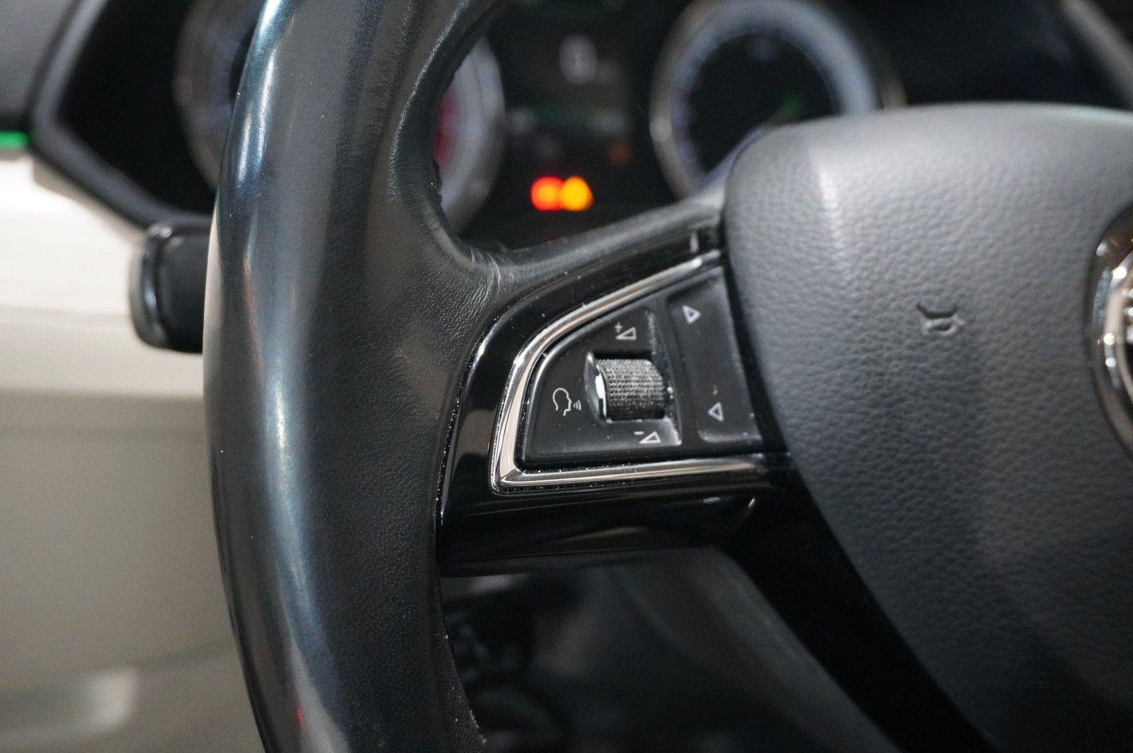 Fahrzeugabbildung SKODA Superb Lim. 2.0 TSI L&K 4X4 DSG NAVI/KAMERA/AHK