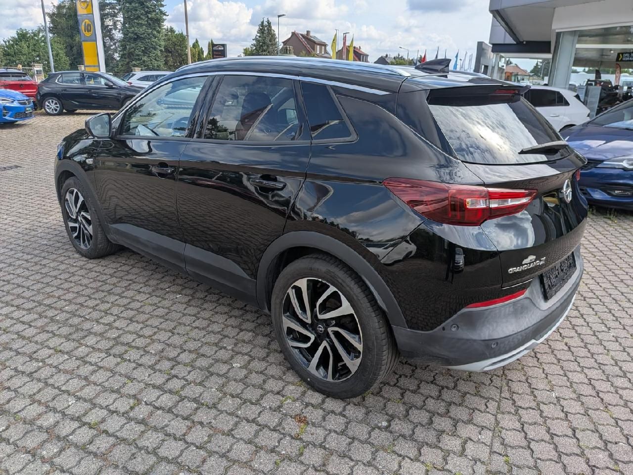 Fahrzeugabbildung Opel Grandland 1.6D Ultimate AT8 incl. WKR