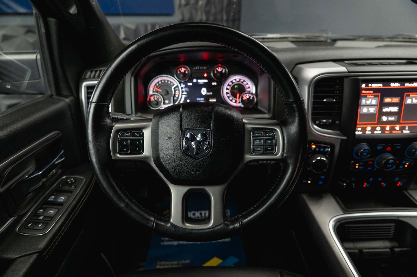 Fahrzeugabbildung Dodge RAM 5.7 V8 HEMI 4x4 Sport OFFROAD Night WARLOCK