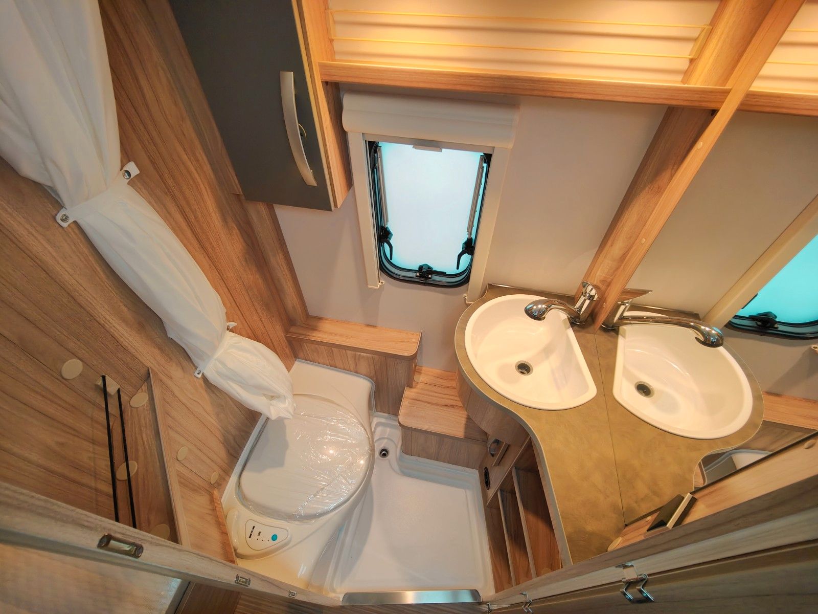 Fahrzeugabbildung HYMER / ERIBA / HYMERCAR Feeling 515 Elegance - SPRING SALE -