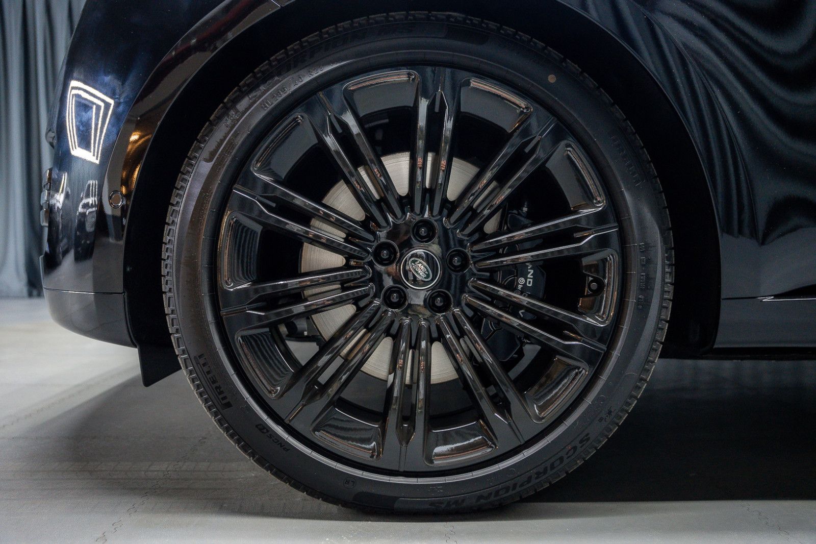 Fahrzeugabbildung Land Rover Range Rover P530 Autob. LWB Fond-TV 23''