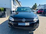 Volkswagen Touareg V6 TDI BMT+Navi+4xSHZ+LEDER+AHK+TOP - Volkswagen Touareg aus 2011: V6 TDI