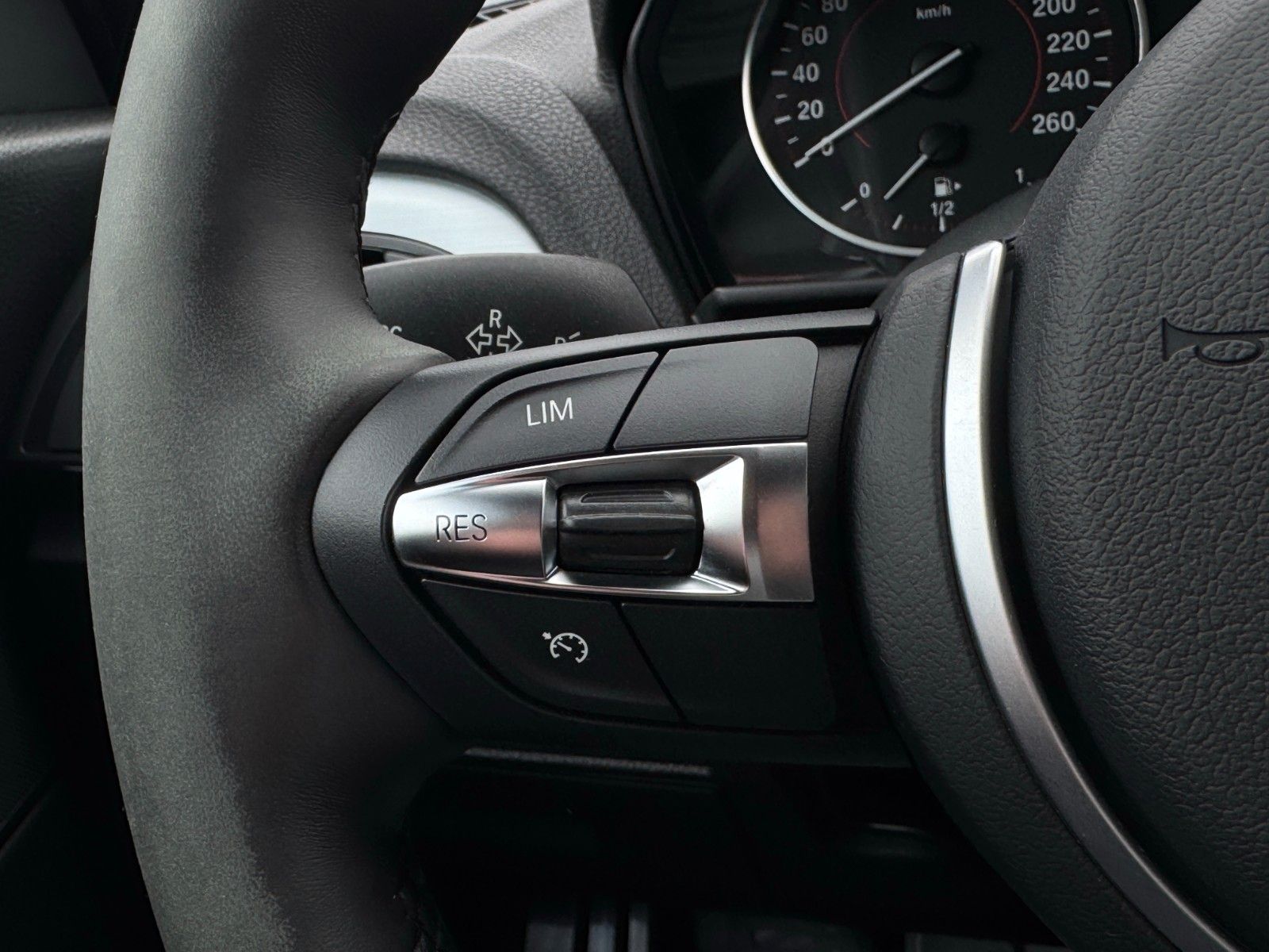Fahrzeugabbildung BMW M140i Aero REMUS HIFI PDC KZG Keyless Alcantara