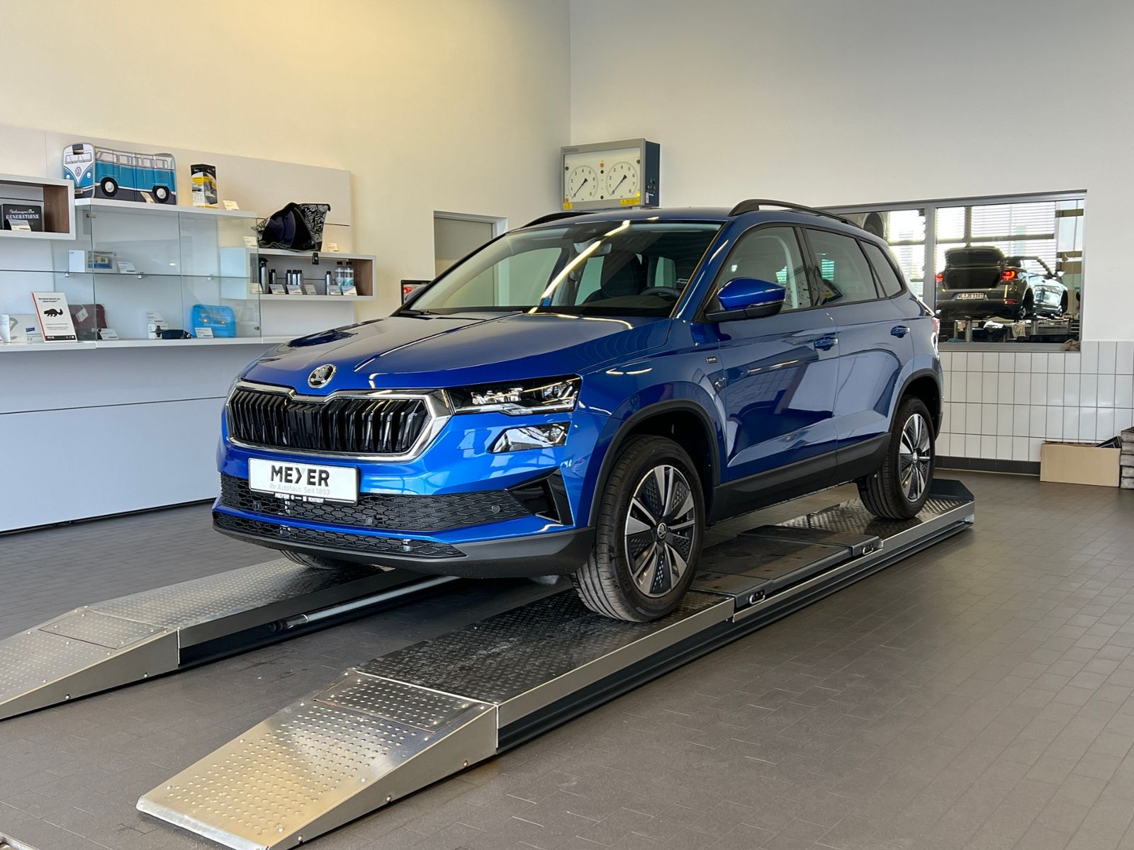 Fahrzeugabbildung SKODA Karoq DRIVE 1.5 TSI DSG *AHK, ACC, LED, Virtual