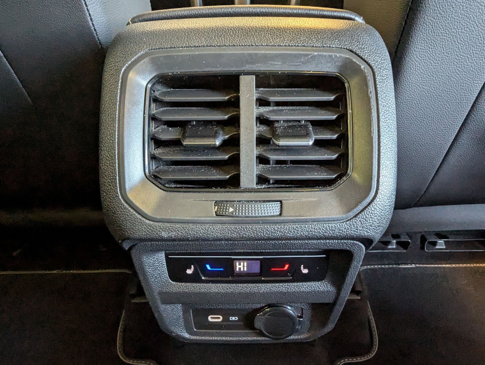 VW Tiguan 2.0 TDI DSG R-Line Matrix Pano HUD AHK 20 - Image 24