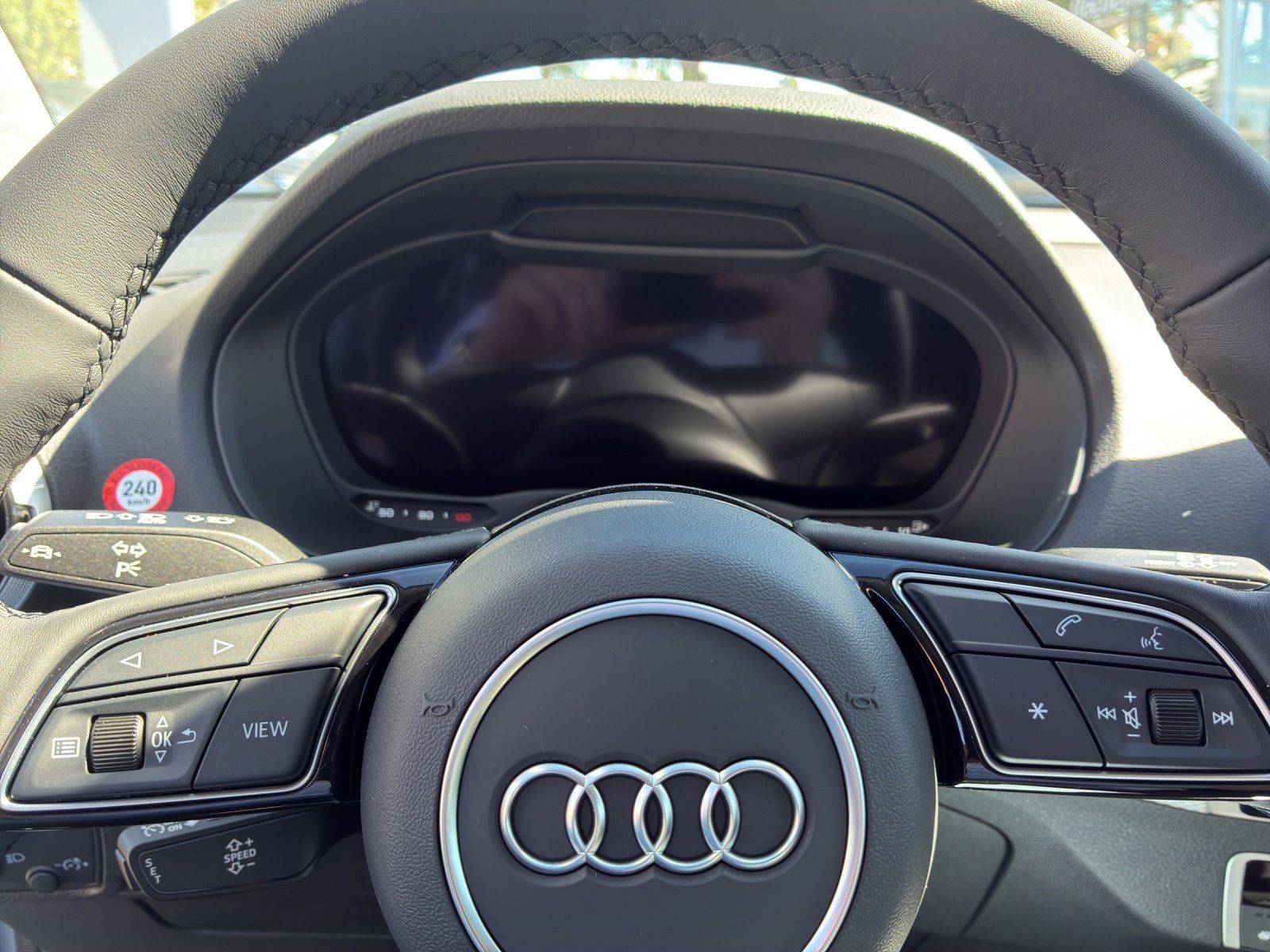 Fahrzeugabbildung Audi Q2 advanced 35 TFSI 110(150) S tronic Kamera,LM