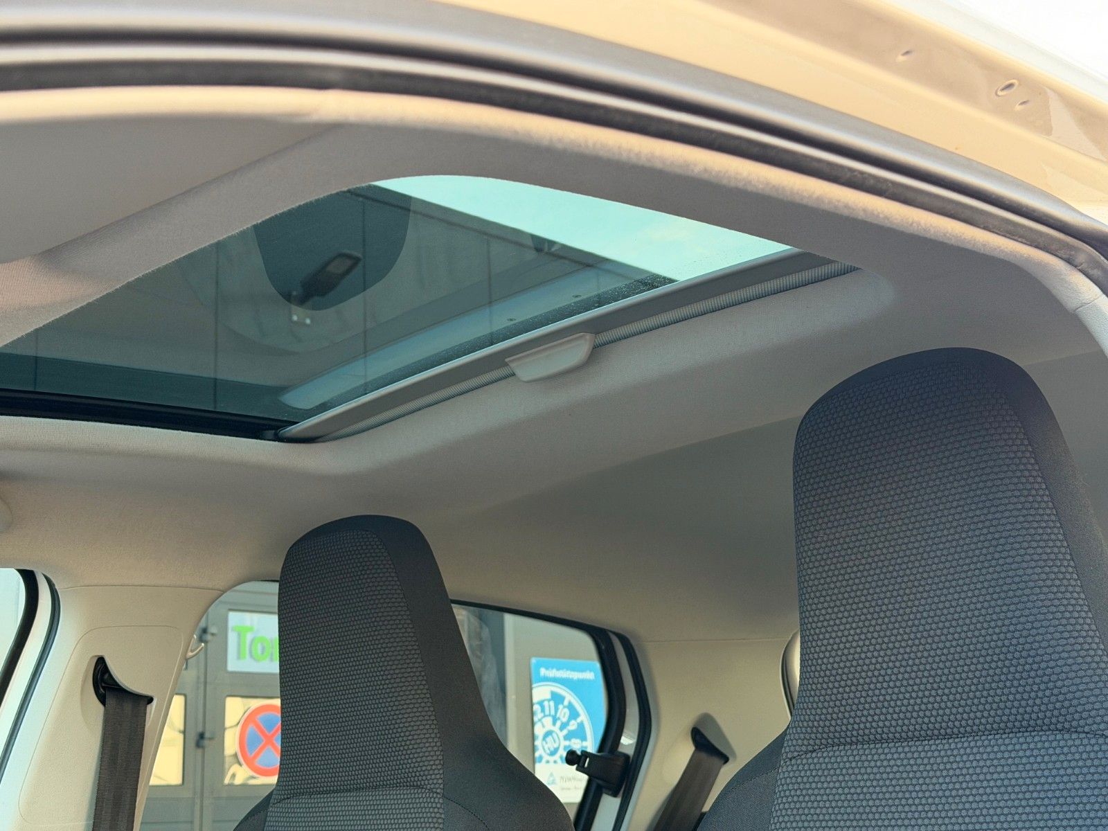 Fahrzeugabbildung SKODA Citigo 1.0 Elegance *Panorama*Sitzhzg*8fach*PDC*