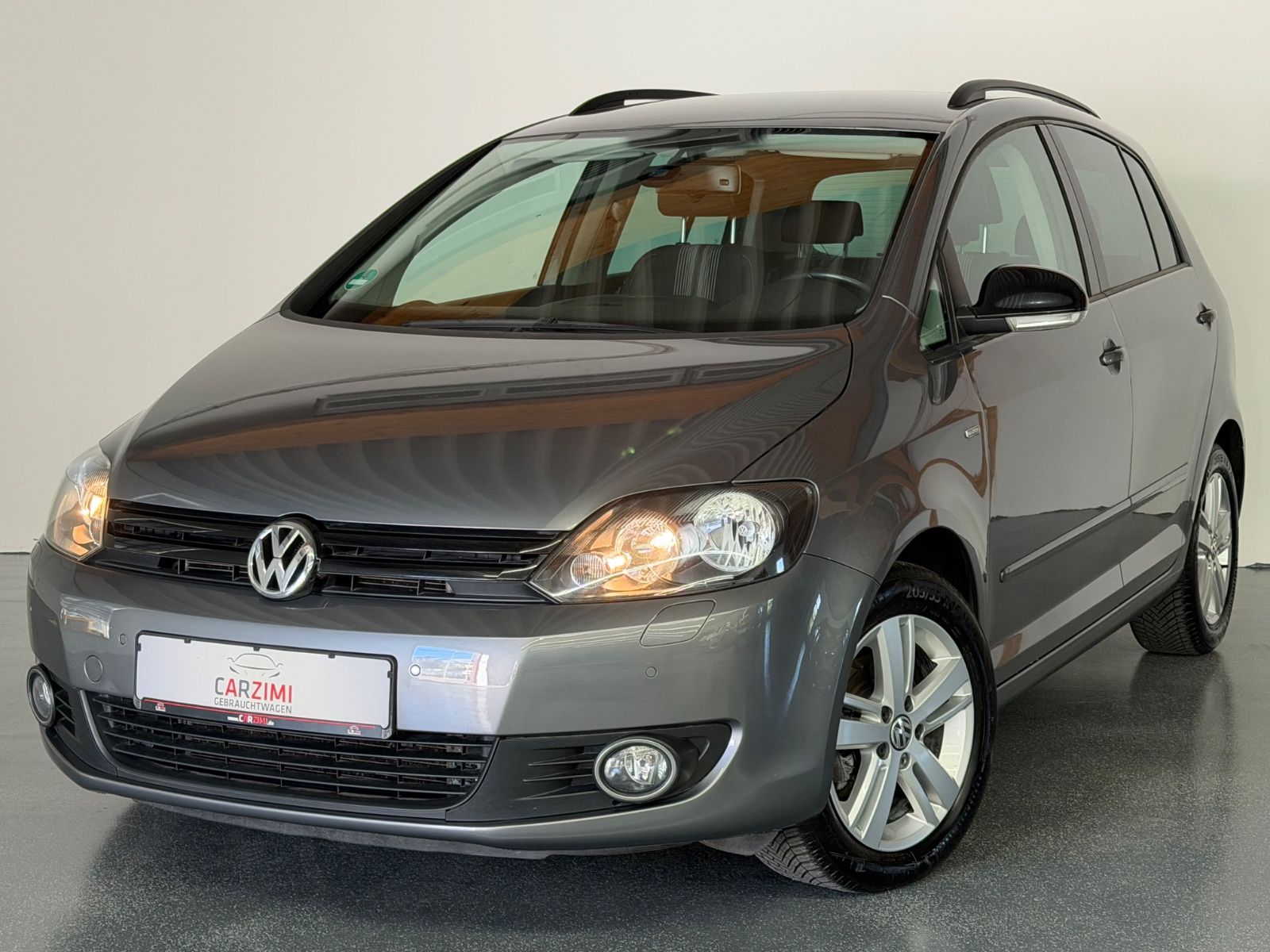 Volkswagen Golf - 1