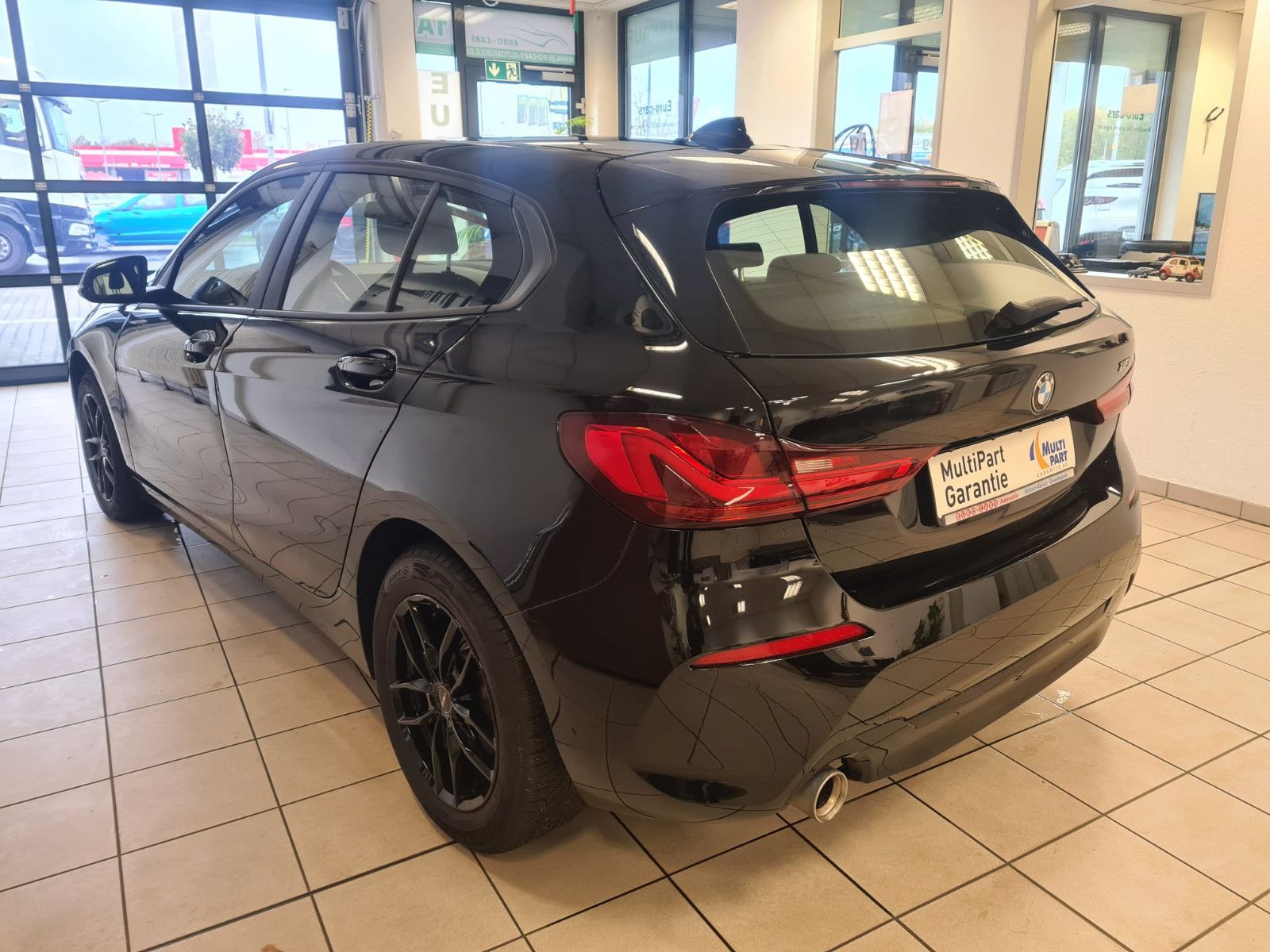 Fahrzeugabbildung BMW 118i Advantage / 1. Hand / LED / NAVI