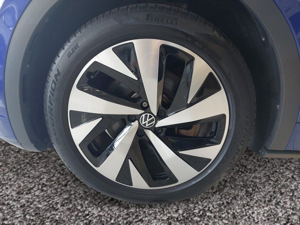 Fahrzeugabbildung Volkswagen ID.5 Pro mit Infotainment-Paket AHZV Wärmepumpe