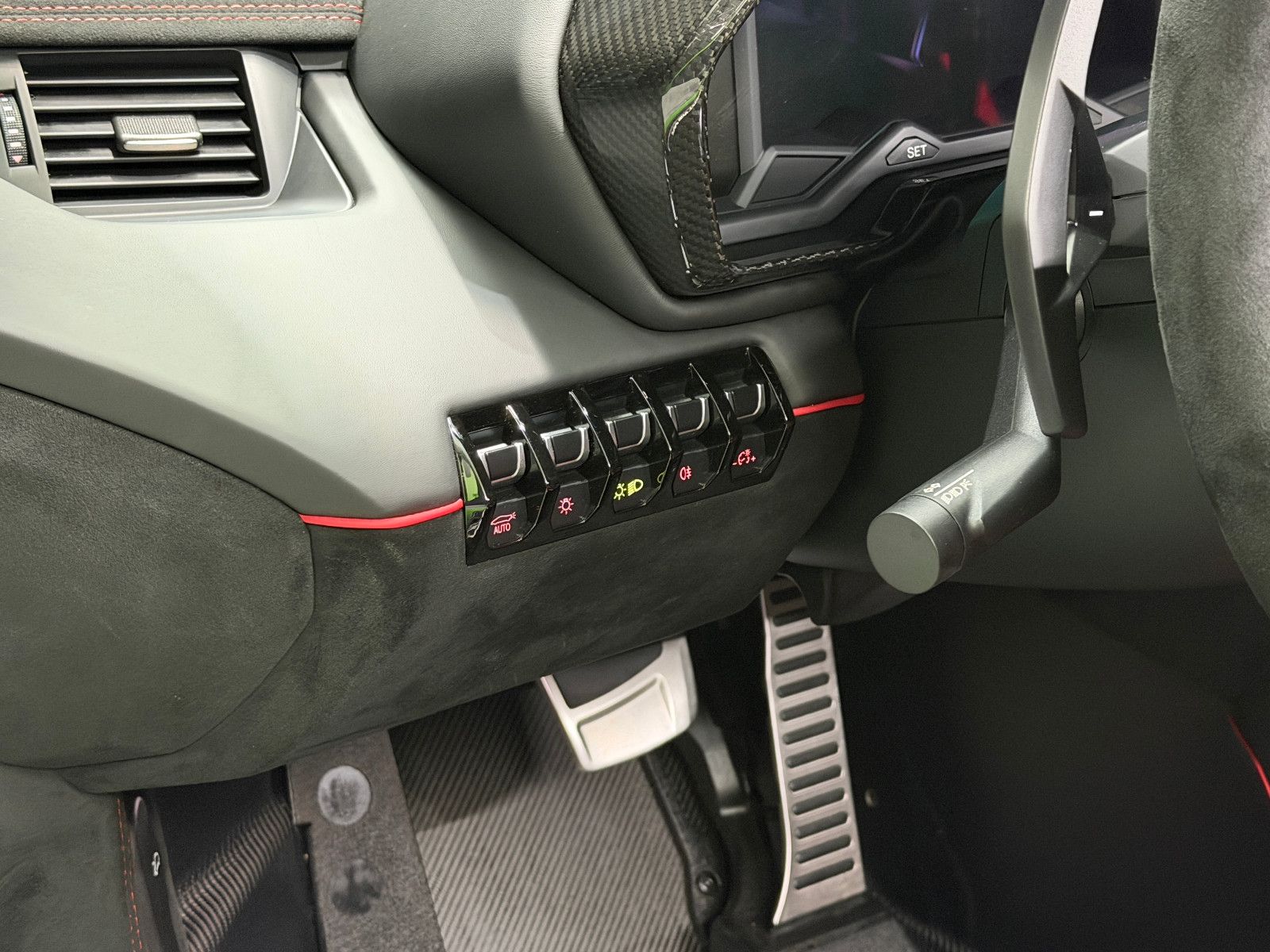 Fahrzeugabbildung Lamborghini Aventador SVJ | FULL CARBON|LIFT|SENSONUM|PPF|
