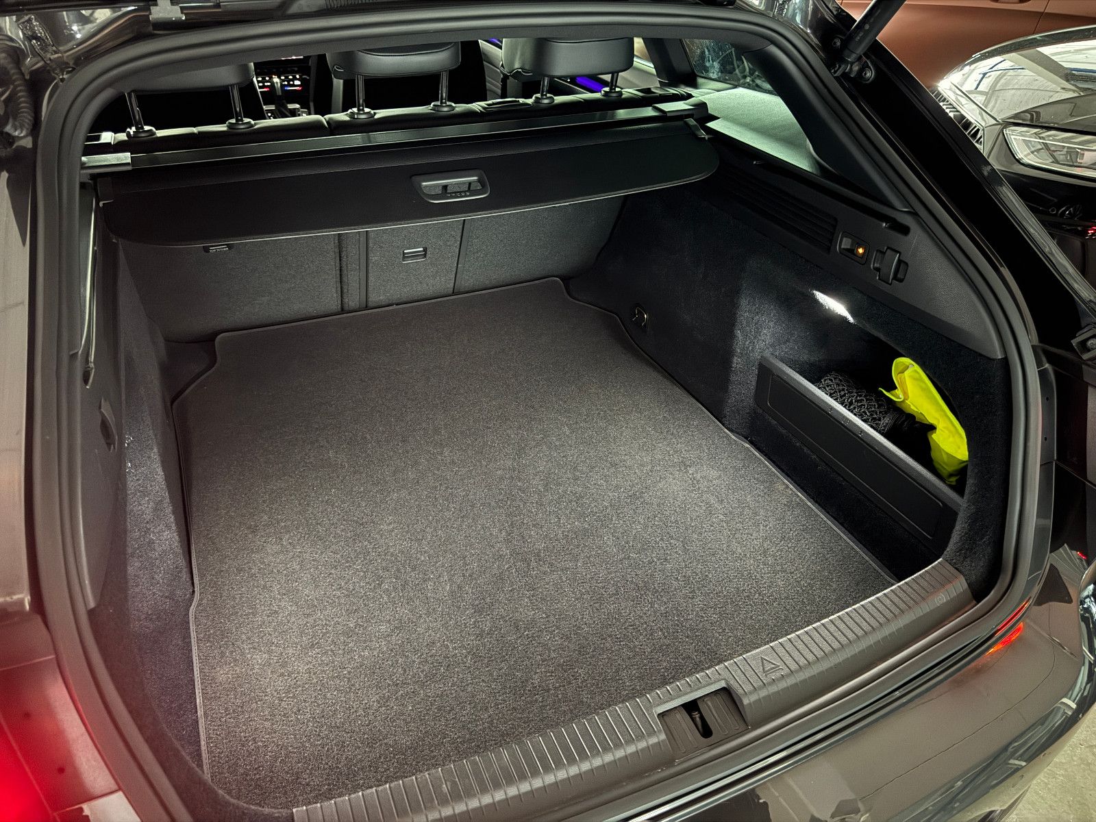 Fahrzeugabbildung Volkswagen ARTEON SB DSG ELEGANCE PANO IQ-LIGHT VW GARANTIE