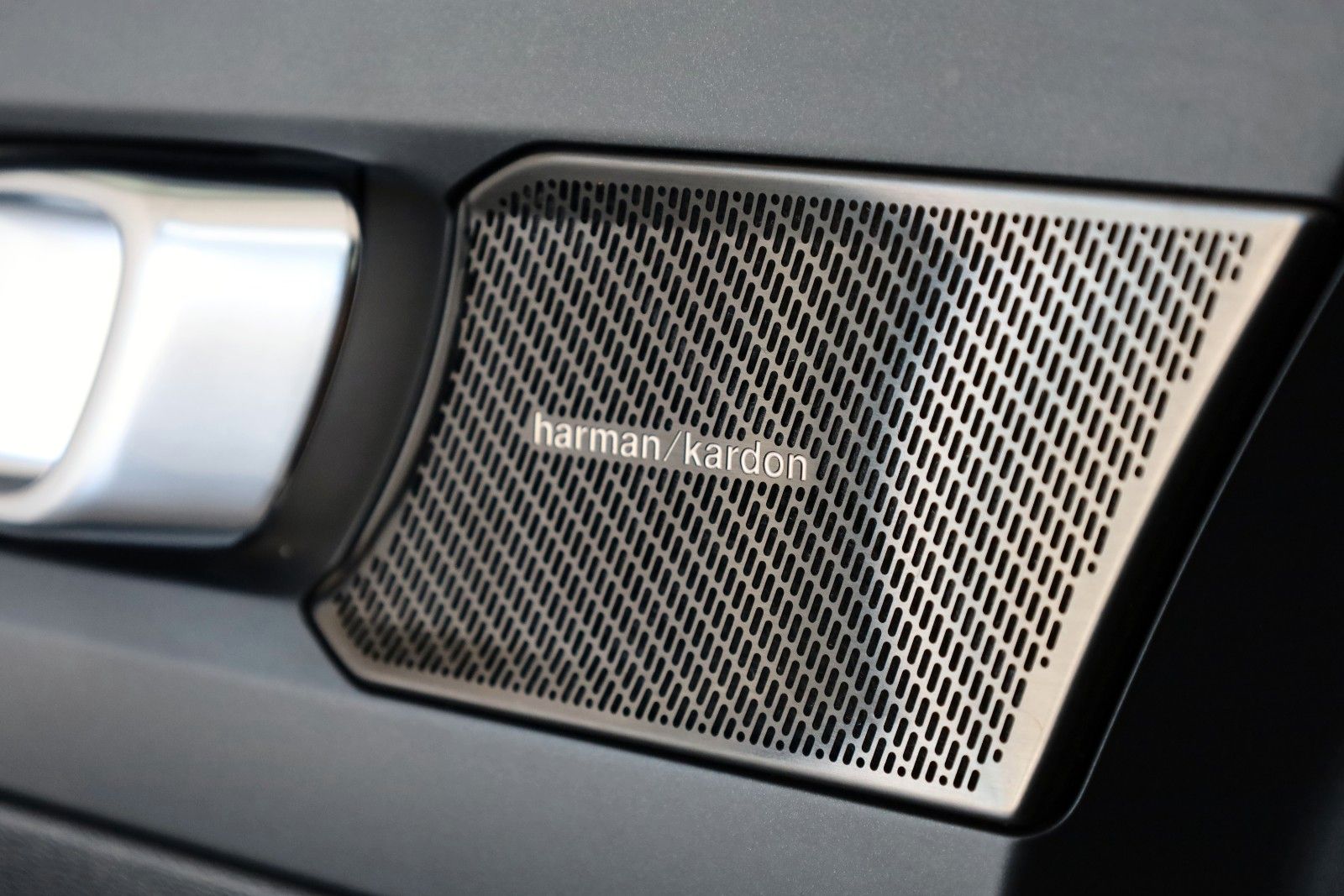 Fahrzeugabbildung Volvo XC40 T5 Recharge R Design Leder,Navi,PanDach,360