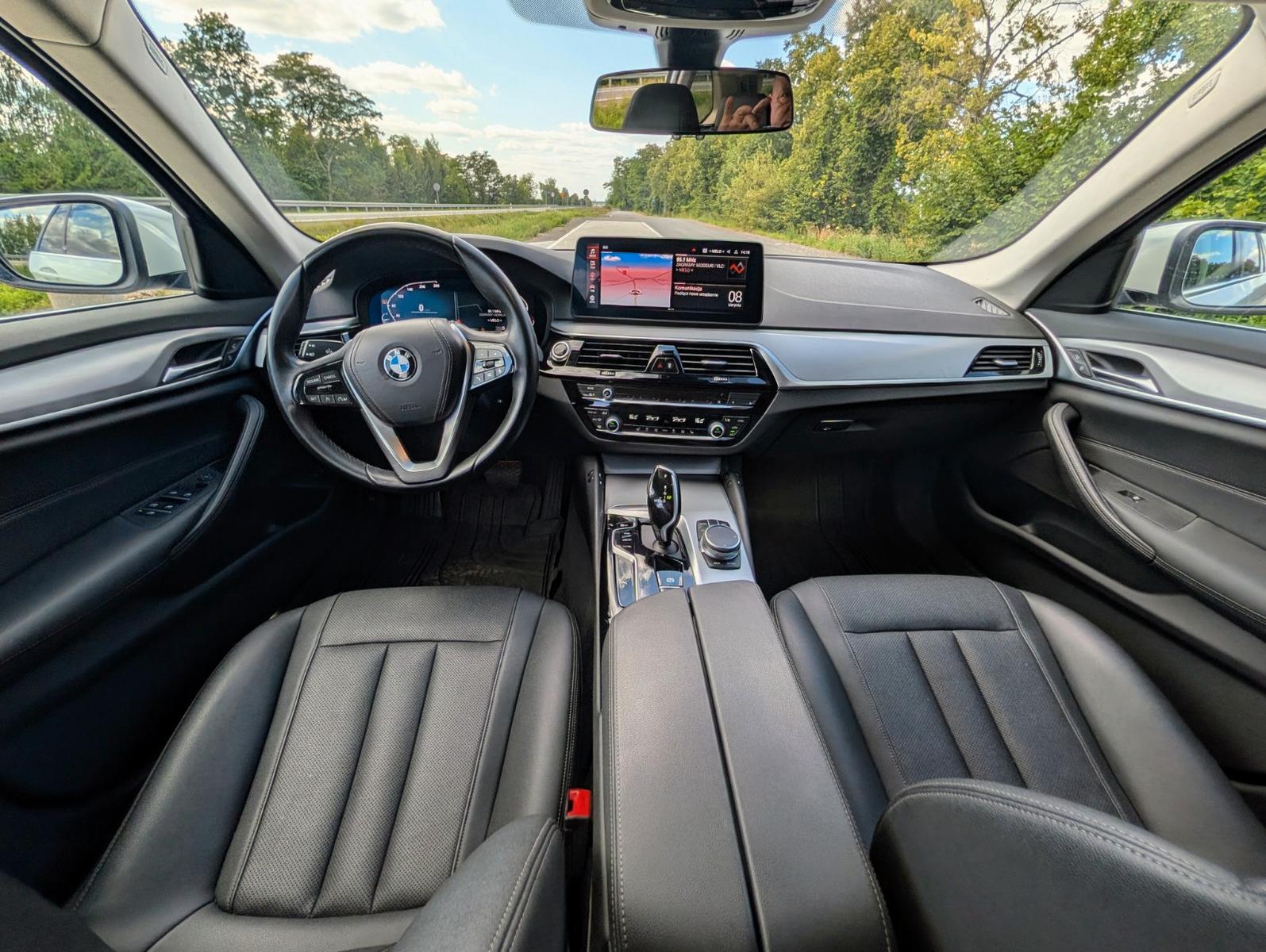 BMW 530d Touring Perlmuttweiß , Scheckheft , Navi
