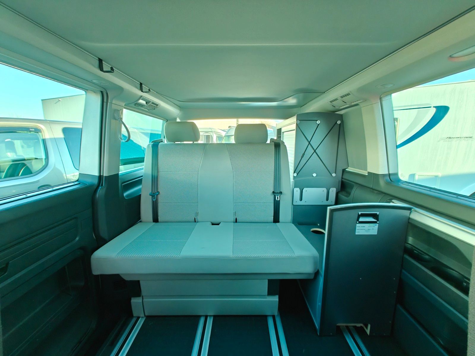 Fahrzeugabbildung Volkswagen T6 California Beach - Automatik + Schlafdach -