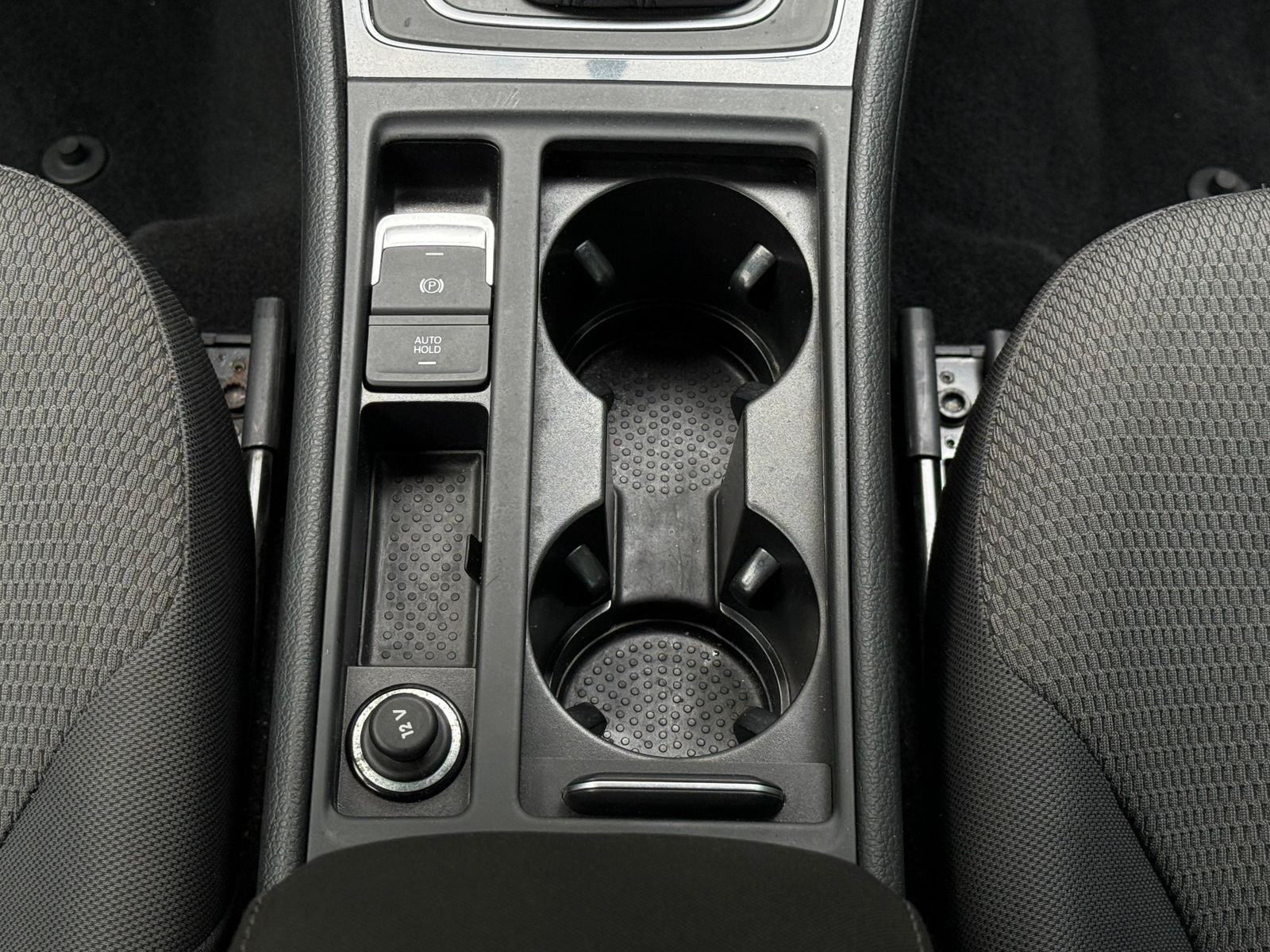 Fahrzeugabbildung Volkswagen Golf 1.6 TDI DSG Lim Comfortline NAV+SHZ+PDC+MFL