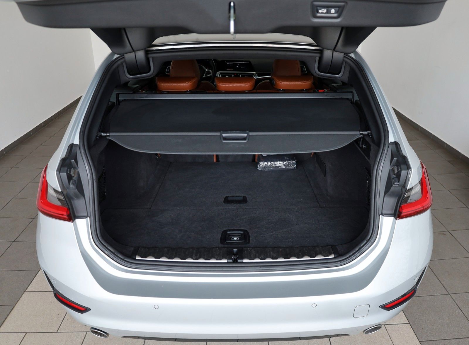 Fahrzeugabbildung BMW 318d Touring Sport Line,Leder,Navi,LED,HUD,AHK e