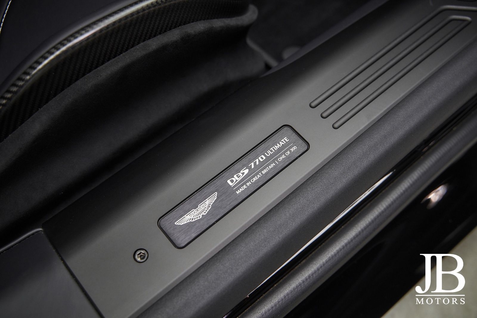 Fahrzeugabbildung Aston Martin DBS V12 770 Ultimate Carbon Performance Seats