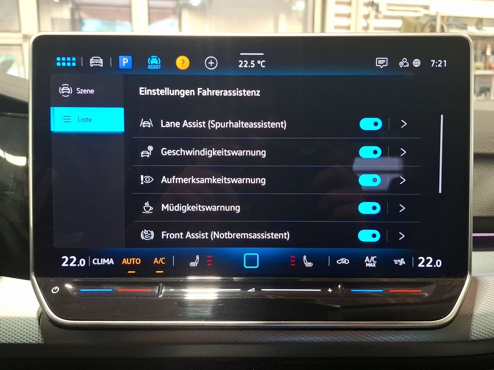 Fahrzeugabbildung Volkswagen Golf VIII TSI Goal Standhzg LED CarPlay AID ACC