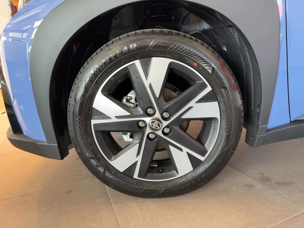Fahrzeugabbildung Toyota 1,5 Hybrid Teamplayer *SHZ *RCAM *LED*