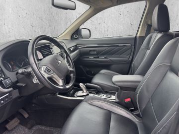 Mitsubishi Outlander 4WD PHEV *KEYLESS*PANORAMA*