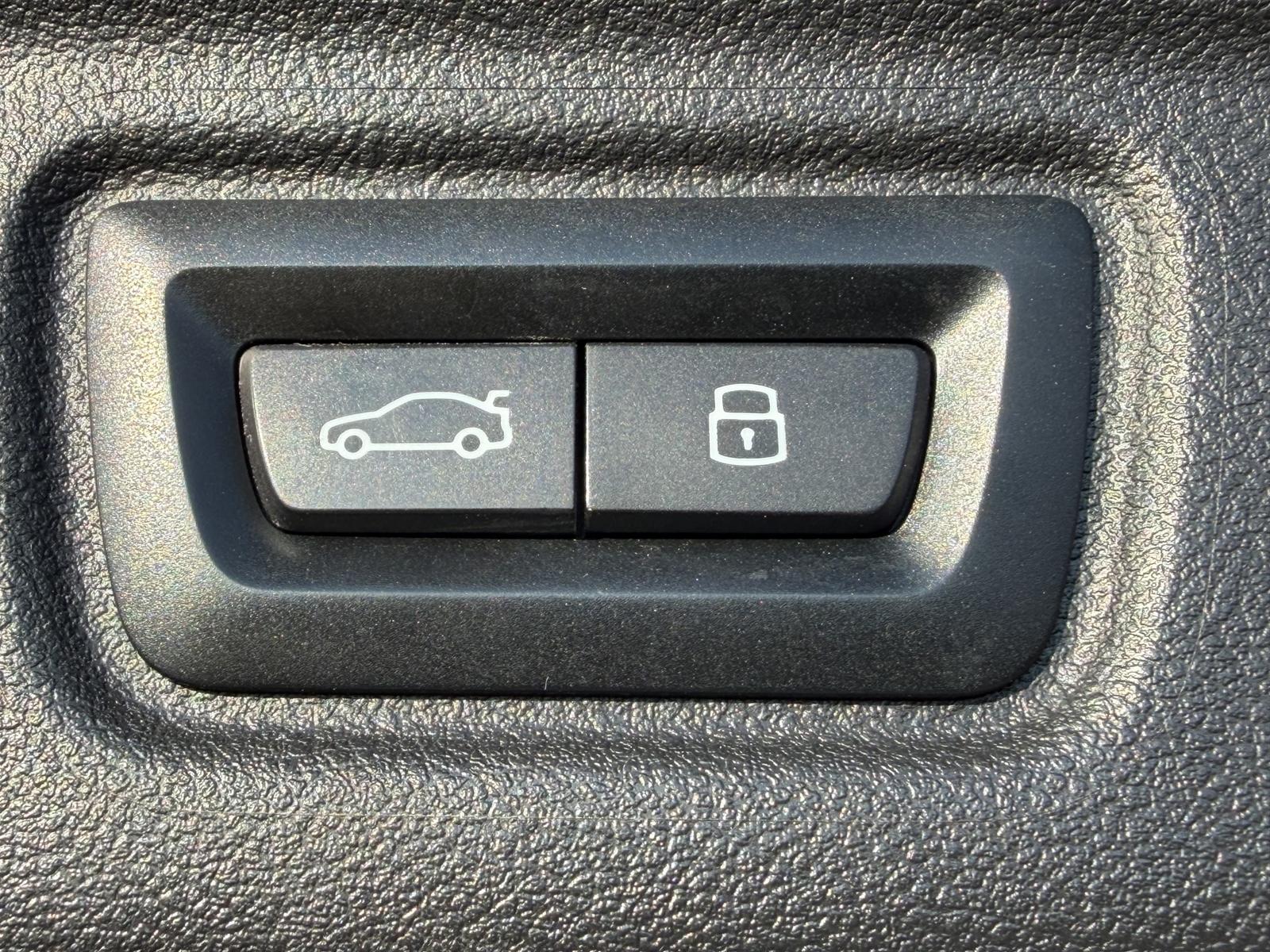 BMW 3 Series i Innovation LC+ Matrix HUD Memory Keyless, миниатюра 23