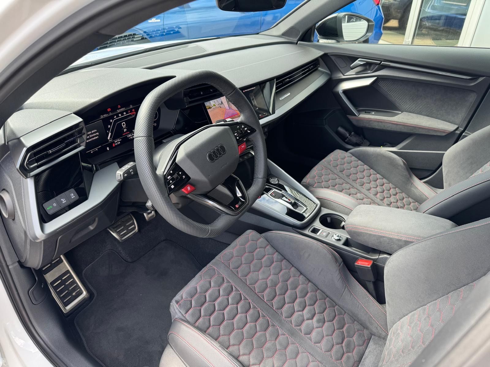 Fahrzeugabbildung Audi RS 3  limo Schalensitze Sport-AGA Pano 280km/h