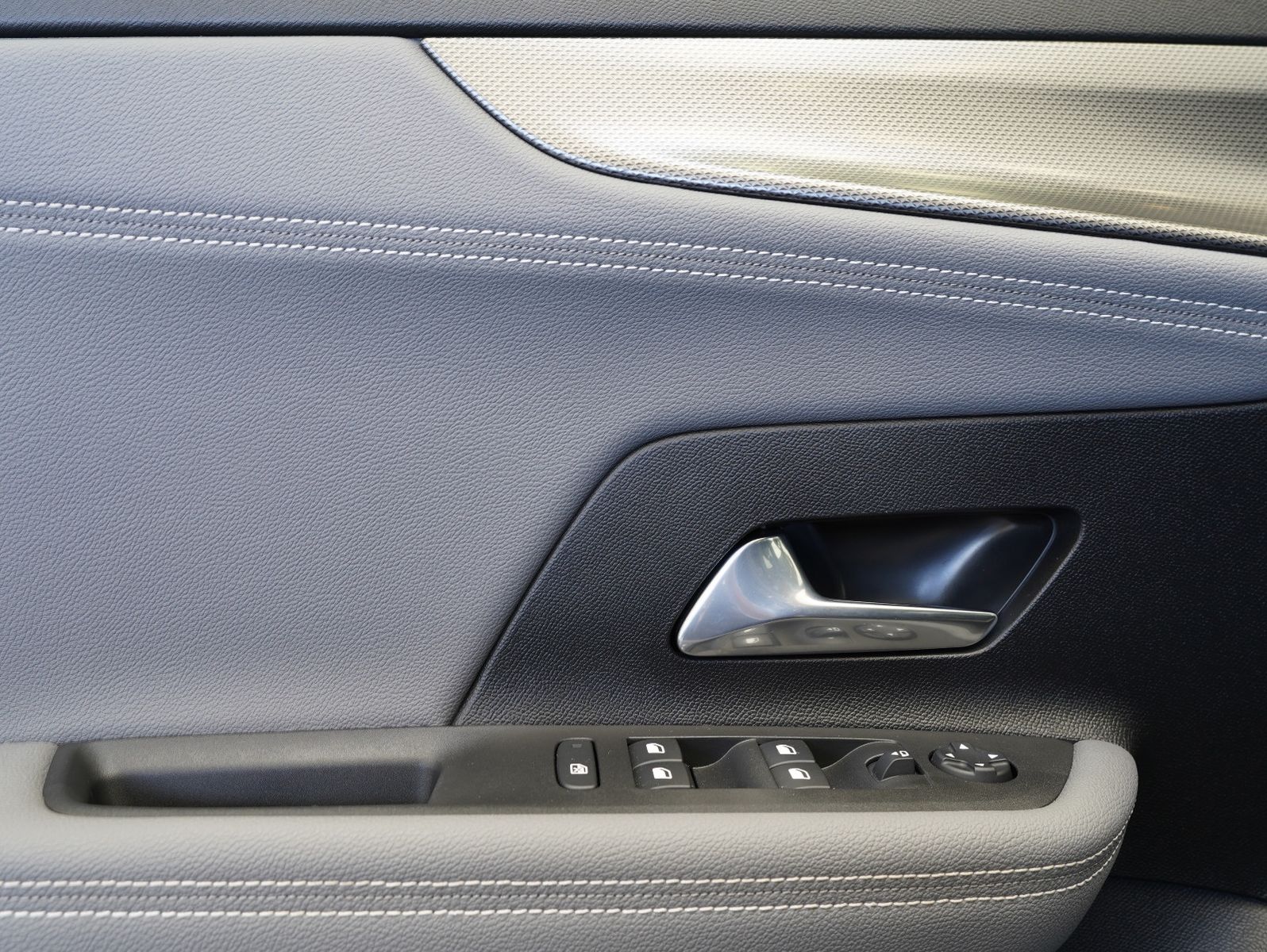 Fahrzeugabbildung Opel Mokka-e Elegance 50KWH/11KW/WÄRMEPUMPE/SOH