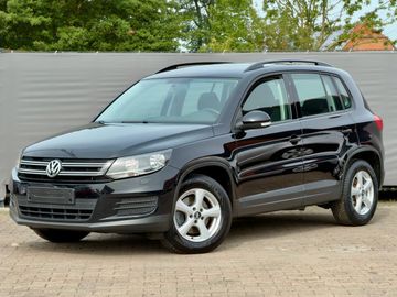 Volkswagen Tiguan - 1