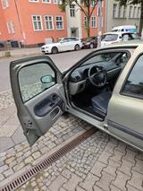 Renault Clio 1.2 16V Authentique - Renault Clio aus 2002: 1.2