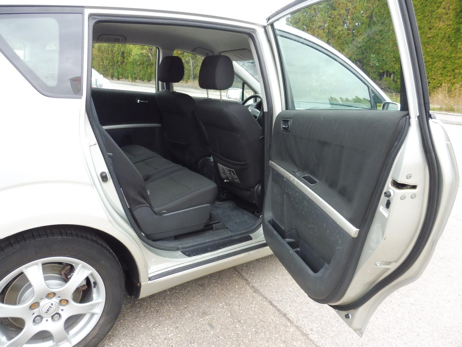 Toyota Corolla Verso 2004 — photo 9