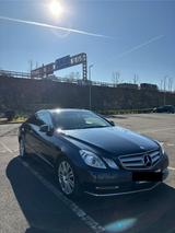 Mercedes-Benz E 250 Coupé / NEU TÜV!! - Mercedes-Benz E 250: Blau