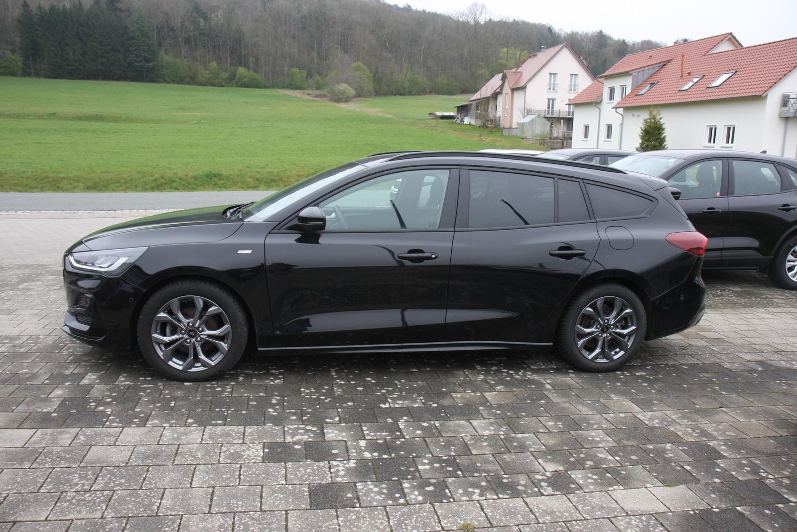 Ford Focus ST-Line X Autom-AHK-HeadUp-WP-Navi-ACC