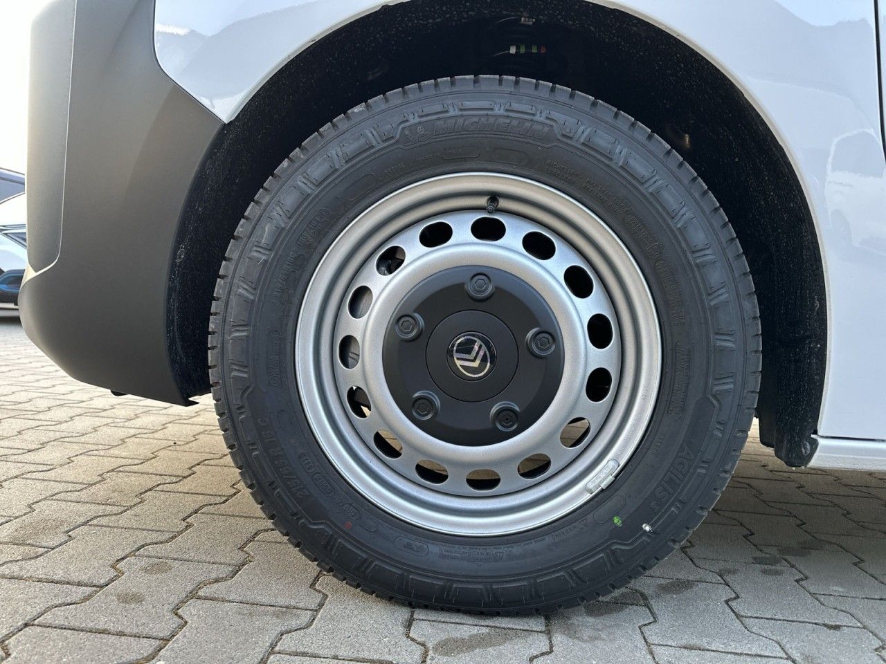 Fahrzeugabbildung Citroën Jumpy Kastenwagen M Diesel 150 Manuell - mit KI generiert/bearbeitet