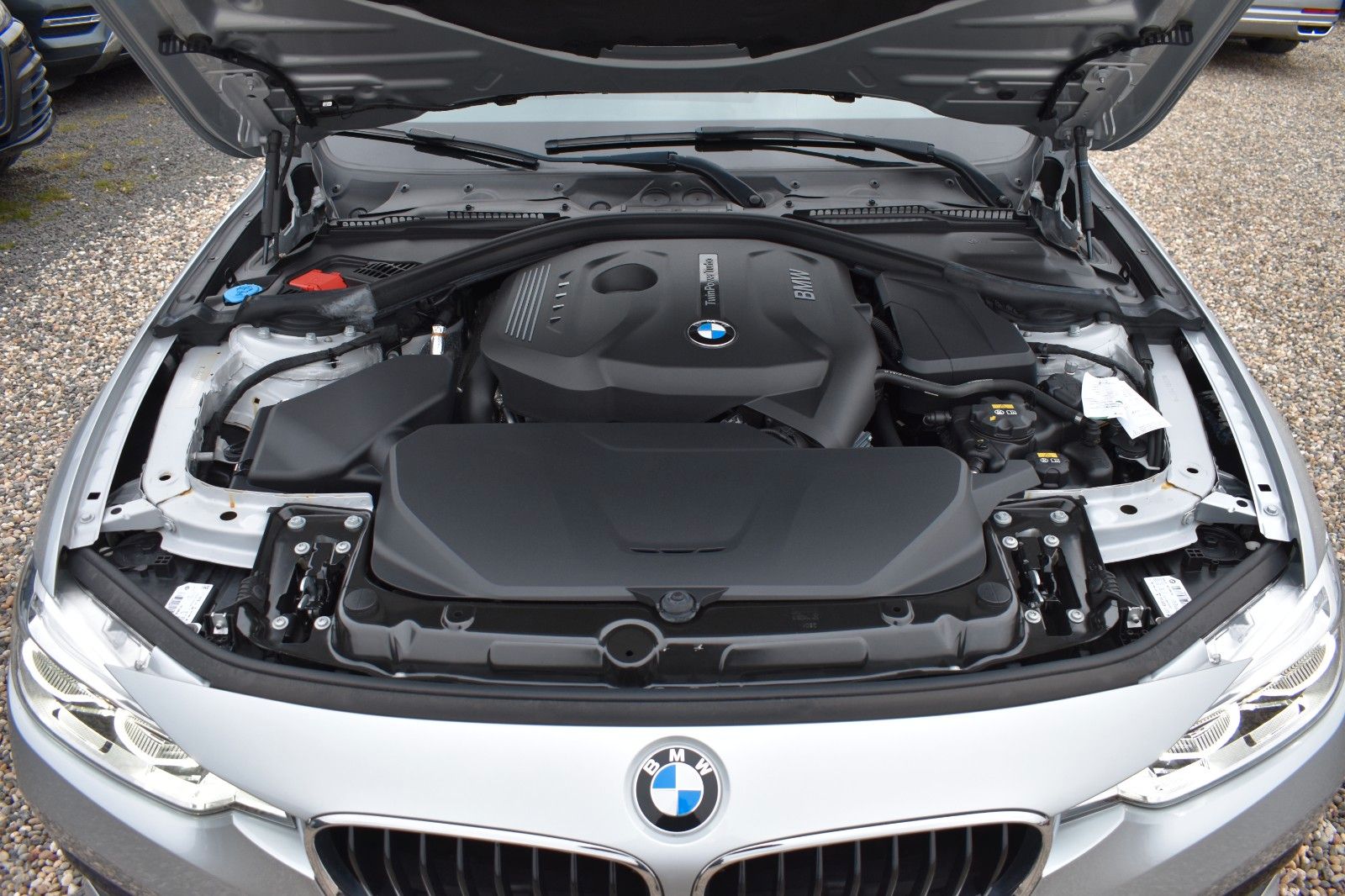 Fahrzeugabbildung BMW 320 i Limo. Sport Line