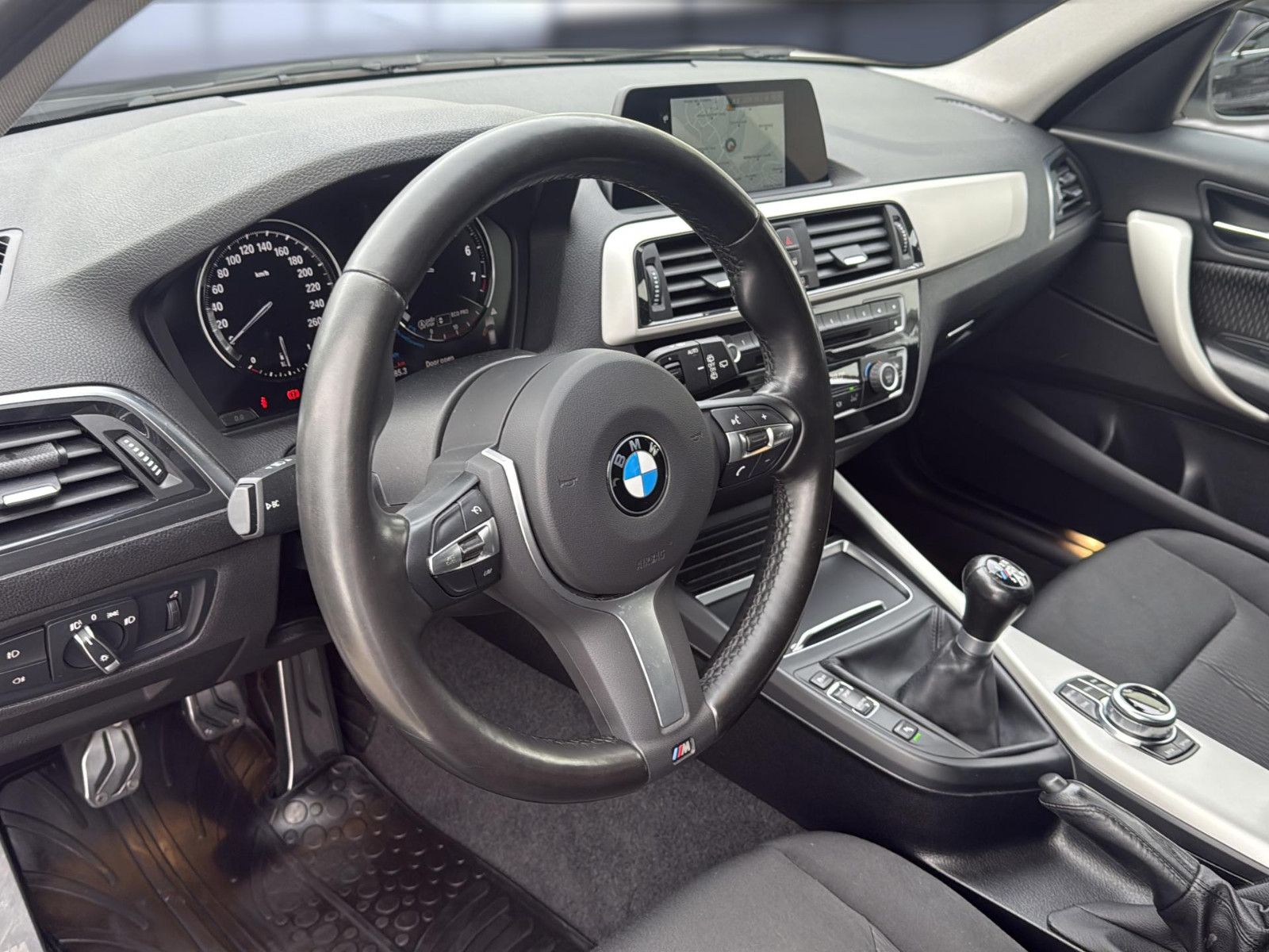 Fahrzeugabbildung BMW 116  Limousine 5-trg.  Advantage/ unfallfrei