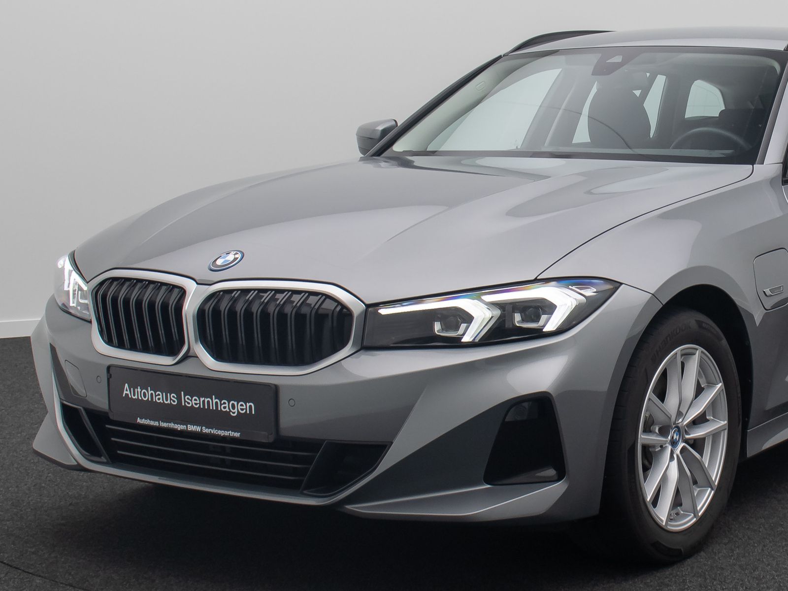 Fahrzeugabbildung BMW 320e AHK Widscreen PDC GeschwndigReg DAB HiFi