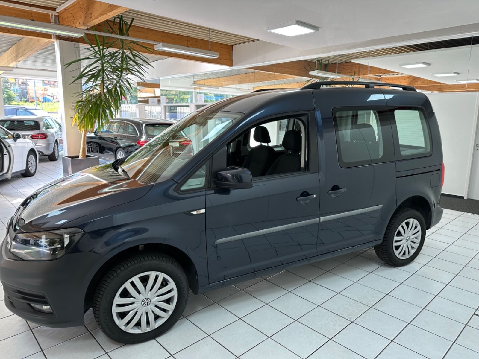 Fahrzeugabbildung Volkswagen Caddy PKW Trendline BMT 4Motion*Klima*